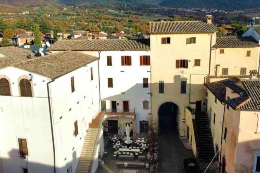 La Casina Di Nada Apartment Massa Martana Bagian luar foto
